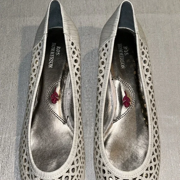 Ros Hommerson ‘Tina’ Flat Slip On Shoes w/ Hole Amazing quality Size 8 Like new - Picture 7 of 15